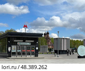 Метро Генерала Тюленева. Наземный павильон. Редакционное фото, фотограф Галина Лукьяненко / Фотобанк Лори