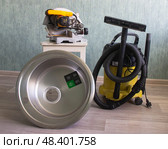 Нержавеющая мойка и оборудование для установки и уборки пыли. Редакционное фото, фотограф Евгений Будюкин / Фотобанк Лори