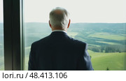 Smiling confident stylish mature middle aged man standing in modern office. Old senior businessman gray haired man 60s business executive manager looking at camera arms crossed portrait. Стоковое AI-видео, аниматор ALLA YURTAYEVA / Фотобанк Лори