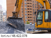 Heavy machinery for construction and landscaping. An excavator on a construction site in close-up. An excavator loads crushed stone into a bucket for construction. Стоковое фото, фотограф Photojuli / Фотобанк Лори
