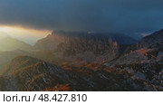 Sunset mountains and dramatic clouds. Стоковое видео, видеограф Михаил Коханчиков / Фотобанк Лори