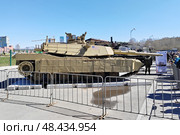 Выставка трофейной военной техники в парке ЦПКиО им. В. В. Маяковского, Екатеринбург. Танк M1A1 "Абрамс". Производитель США. Редакционное фото, фотограф Vladislav_v / Фотобанк Лори