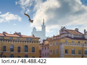 Basilique Notre-Dame de la Garde in the foggy background with red tiled roof Marseille houses (2018 год). Стоковое фото, фотограф Сергей Богомяко / Фотобанк Лори