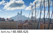 The Old Port Vieux Port of Marseille with Basilique Notre-Dame de la Garde blurred in the fog and the yauchts (2018 год). Стоковое фото, фотограф Сергей Богомяко / Фотобанк Лори