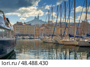 The Old Port Vieux Port of Marseille with Basilique Notre-Dame de la Garde blurred in the fog and the yauchts (2018 год). Стоковое фото, фотограф Сергей Богомяко / Фотобанк Лори