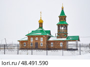 Храм-часовня во имя святого апостола Андрея Первозваного зимой во время снегопада. Село Вагай. Омутинский район. Тюменская область (2018 год). Стоковое фото, фотограф Александр Тараканов / Фотобанк Лори
