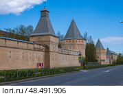 View of the fortress wall of Pokrovsky town from Sapernaya Street,  Pushkin city (Tsarskoye Selo). The architect is V.A.Pokrovsky. Стоковое фото, фотограф Михаил Аккуратoв / Фотобанк Лори