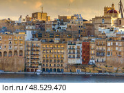 VALLETTA, MALTA - NOVEMBER 12, 2018 - Panoramic view of the Grand Harbor Tricity bay, Birgu and Senglea islands with ships and boats in the port. Стоковое фото, фотограф Сергей Богомяко / Фотобанк Лори