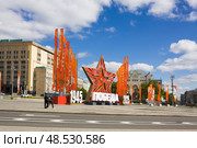 Лубянская площадь в Москве с праздничным украшением к 80-летию Победы. Редакционное фото, фотограф Солодовникова Елена / Фотобанк Лори