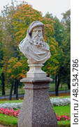 Neoclassical marble bust of old man symbolizing winter. Historic park sculpture in autumn. Стоковое фото, фотограф Елена  Попкова / Фотобанк Лори