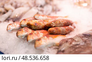 Red mullet fish on ice in market. Стоковое фото, фотограф Яков Филимонов / Фотобанк Лори