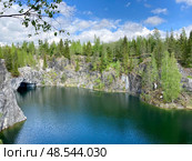 Горный парк Рускеала. Мраморный карьер. Республика Карелия (2022 год). Стоковое фото, фотограф Ирина Курносова / Фотобанк Лори