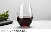 unadorned stemless wine glass mockup ai generated. Стоковое AI-изображение, AI-художник Vectorwin / Фотобанк Лори