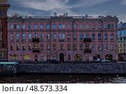 Доходный дом купчихи Кудрявцевой, 1872. Архитектор: Август Иванович Ланге. Санкт-Петербург,  Набережная реки Фонтанки, дом 66 (улица Ломоносова, дом 12) Редакционное фото, фотограф Александр Селезнев / Фотобанк Лори