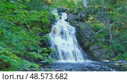 Yukankoski waterfall on the river Kulismayoki Karelia. Стоковое видео, видеограф Михаил Коханчиков / Фотобанк Лори