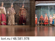 Женские праздничные костюмы. Крестьянское сословие. Экспозиция Музея сословий России в галерее Ильи Глазунова. Москва. Редакционное фото, фотограф Pukhov K / Фотобанк Лори