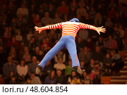 Belarus, Gomel, April 1, 2018. Gomel State Circus. Performance of the team of the Moscow circus Nikulin.Speech air gymnast without insurance against the backdrop of the audience. Circus Acrobats. Редакционное фото, фотограф Лазаренко Светлана / Фотобанк Лори
