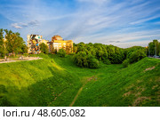 Зеленый овраг в городе (Сергиевский овраг, Нижний Новгород) Стоковое фото, фотограф Илья Старков / Фотобанк Лори
