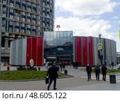 Exterior view of the ground lobby of the Moscow metro station "Elektrozavodskaya" on the Bolshaya Koltsevaya line. .Russia. Moscow. 15.05.2025. Редакционное фото, фотограф Ярославский Максим / Фотобанк Лори