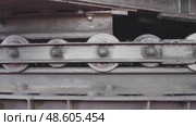 Detailed examination of a crane's rotating hinge bearing system in action at a construction site Crane rotation. Mechanisms and bearings close-up. Стоковое видео, видеограф Владимир Разгуляев / Фотобанк Лори