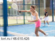 woman participates in a paddle tennis tournament. Стоковое фото, фотограф Яков Филимонов / Фотобанк Лори