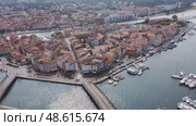 Aerial view of the administrative center with residential areas of the seaside town of Martigues, located on the Mediterranean coast, France. Стоковое видео, видеограф Яков Филимонов / Фотобанк Лори