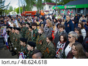 Люди на митинге в День Победы село Гордеевка, Брянская область. Редакционное фото, фотограф Дмитрий Неумоин / Фотобанк Лори