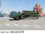 Транспортно - заряжающая машина 9Т243М на шасси БАЗ зенитного ракетного комплекса БУК-М3. Волгоград, улица Мира, Россия. Редакционное фото, фотограф Андрей Цыганков / Фотобанк Лори