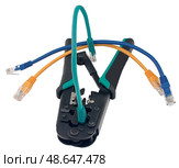 LAN кабели и инструмент обжимки кабелей на белом фоне. LAN cables and cable crimping tool on white background. Стоковое фото, фотограф Татьяна Д / Фотобанк Лори