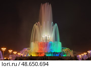 Фонтан Каменный цветок ночью на ВДНХ в Москве (21 июля 2019) Редакционное фото, фотограф YuryKara / Фотобанк Лори