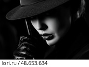 Таинственная женщина в черной шляпе. Стоковое AI-изображение, AI-художник Александр Жуков / Фотобанк Лори
