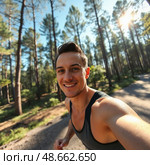 Селфи спортсмена-бегуна на пробежке. Selfie of an athlete-runner on a jog. Стоковое AI-изображение, AI-художник Смирнова Светлана / Фотобанк Лори