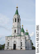 Alexander Nevsky Orthodox Cathedral in the city. Редакционное фото, фотограф Елена Смыкова / Фотобанк Лори