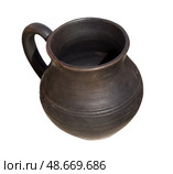 Старый глиняный кувшин на белом фоне. Clay jug handmade isolated on white. Стоковое фото, фотограф Татьяна Д / Фотобанк Лори