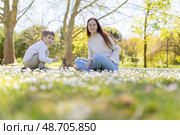 Mother and son building small teepee with branches in blooming meadow. Стоковое фото, фотограф Константин Шишкин / Фотобанк Лори