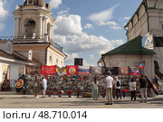 Москва, улица Варварка. Народный мемориал (2024 год). Редакционное фото, фотограф Evgenia Shevardina / Фотобанк Лори