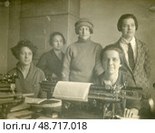 Машинистки, начало XX века. Стоковое фото, фотограф Retro / Фотобанк Лори