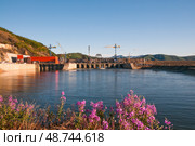 Строительство Усть-Среднеканской ГЭС на Колыме (2012 год). Редакционное фото, фотограф Павел Просянов / Фотобанк Лори