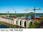 Строительство Усть-Среднеканской ГЭС на Колыме (2012 год). Редакционное фото, фотограф Павел Просянов / Фотобанк Лори