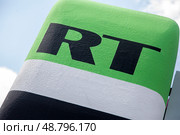 Логотип международного телеканала Russia Today (RT) на фестивале в городе Москве, Россия. Редакционное фото, фотограф Николай Винокуров / Фотобанк Лори