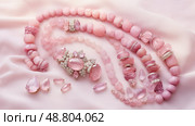 bracelet pink crystal ai generated. Стоковое AI-изображение, AI-художник Vectorwin / Фотобанк Лори