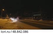 Christmas town in Russia illuminations transport winter frost snow. Стоковое видео, видеограф Алексей Сергеев / Фотобанк Лори