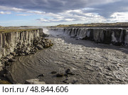 Вид на водопад Селфосс  (Selfoss ) в Исландии. Стоковое фото, фотограф Дымов Игорь / Фотобанк Лори