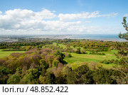 View on the Howth peninsula and golf course in Deer park, Dublin, Ireland. Редакционное фото, фотограф Татьяна Кахилл / Фотобанк Лори