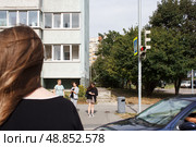 Люди на пешеходном переходе. Редакционное фото, фотограф Радомир Тарасов / Фотобанк Лори