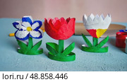 Toilet paper roll craft concept for kid and kindergarten, DIY, tutorial, spring flower toy, recycle art. Стоковое AI-видео, аниматор Ирина Старикова / Фотобанк Лори