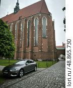 Ауди и церковь. audi & church. Редакционное фото, фотограф Ольга Зенько / Фотобанк Лори