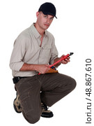 Man with vernier caliper. Стоковое фото, агентство Ingram Publishing / Фотобанк Лори