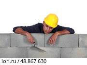 Tradesman asleep on the job. Стоковое фото, агентство Ingram Publishing / Фотобанк Лори