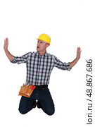 Builder pushing against imaginary walls. Стоковое фото, агентство Ingram Publishing / Фотобанк Лори